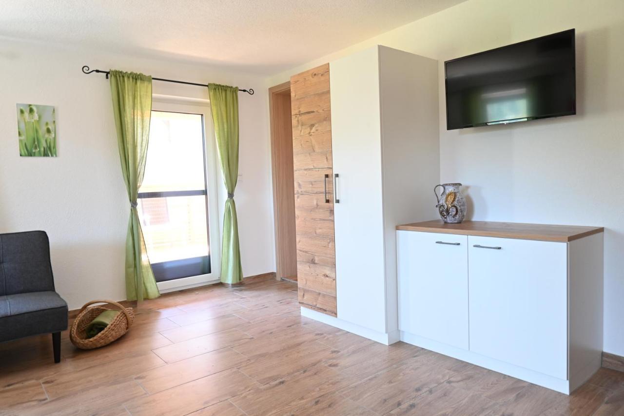 Biohof Auinger, Der Tiererlebnishof Apartment Aurach am Hongar Exterior photo